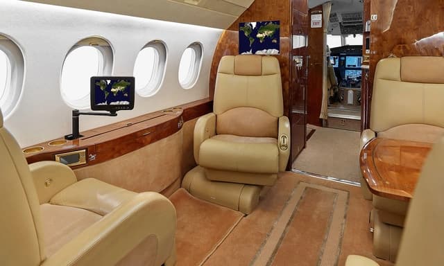 Falcon 900EX N888ZA photo 6