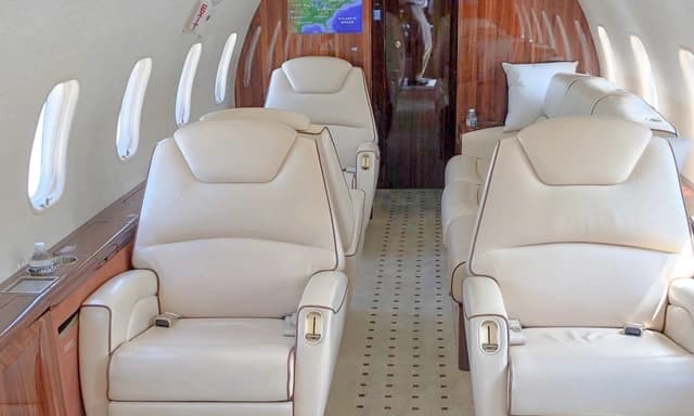 Challenger 300 N546AD photo 2