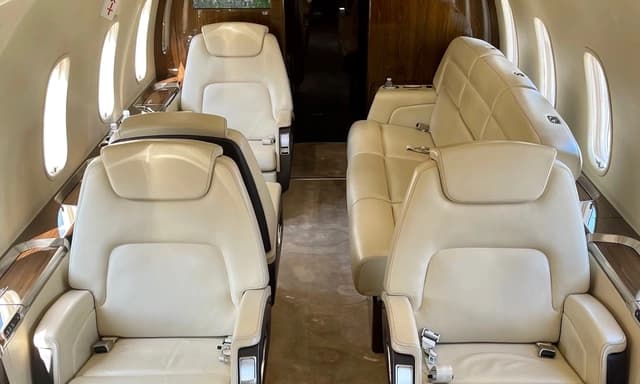Challenger 350 N555AD photo 2