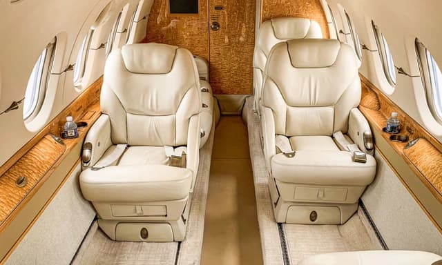 Hawker 800XP N800EA photo 2