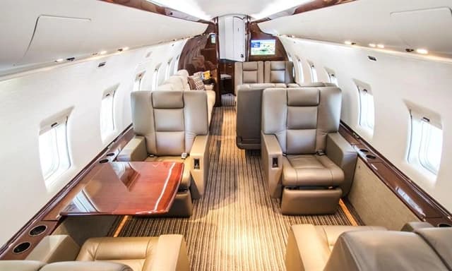 Challenger 604 N36VV photo 2