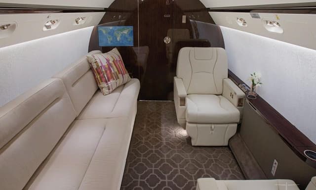 Gulfstream G550 N973MN photo 3
