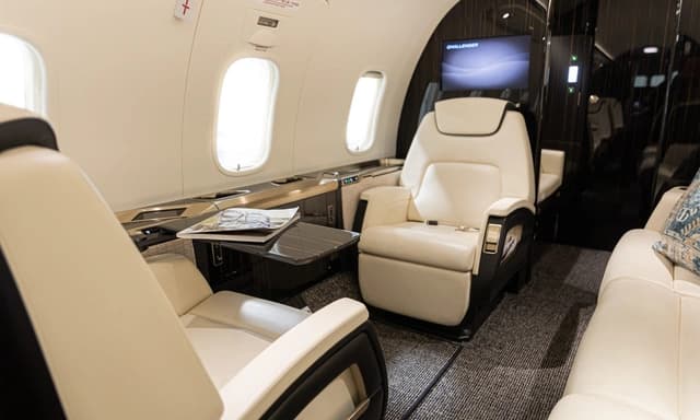 Challenger 350 N350NP photo 3