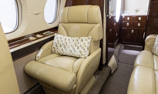Hawker 900XP N377JC photo 2