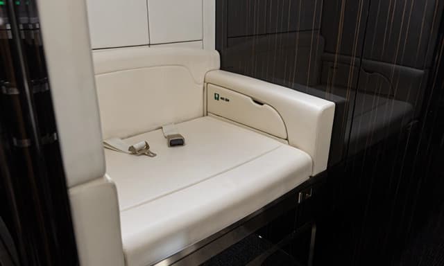 Challenger 350 N350NP photo 6