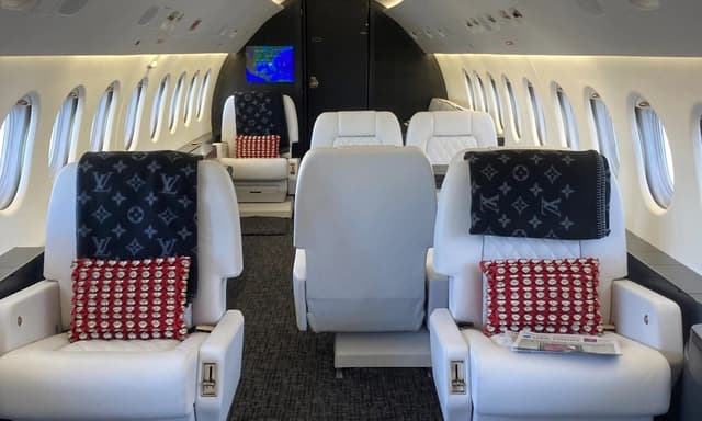Falcon 900B N910SC photo 2