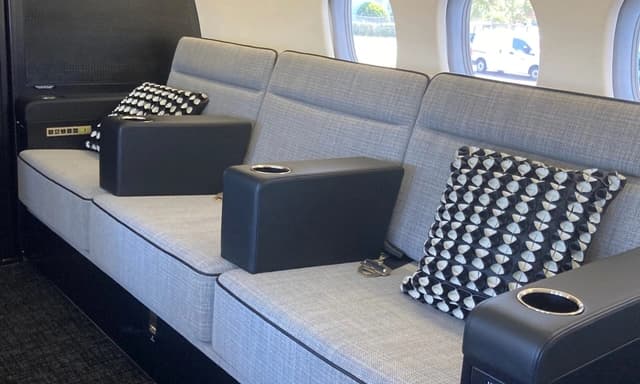 Falcon 900B N910SC photo 3
