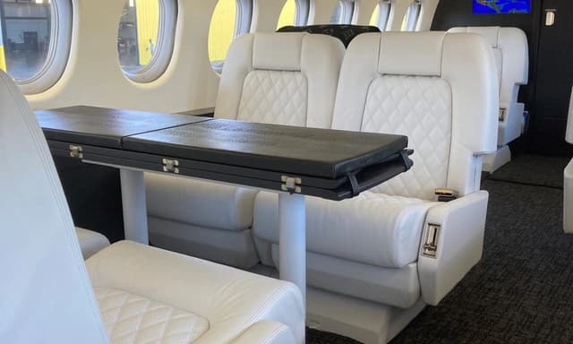 Falcon 900B N910SC photo 5