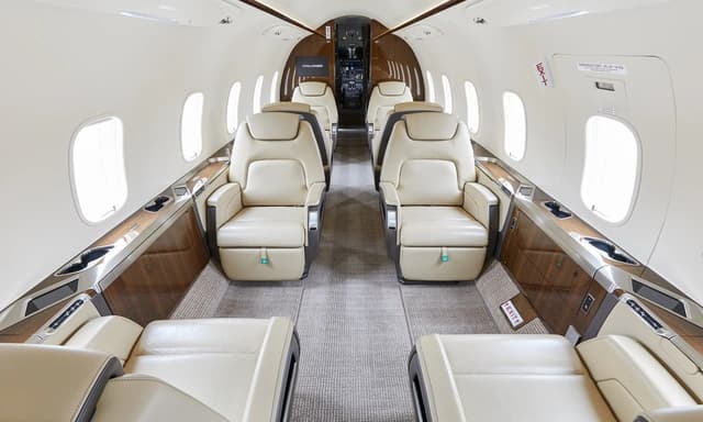 Challenger 350 N631RP photo 2
