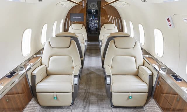 Challenger 350 N631RP photo 3