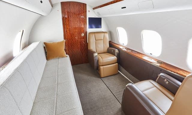 Global 5000 N989DM photo 5