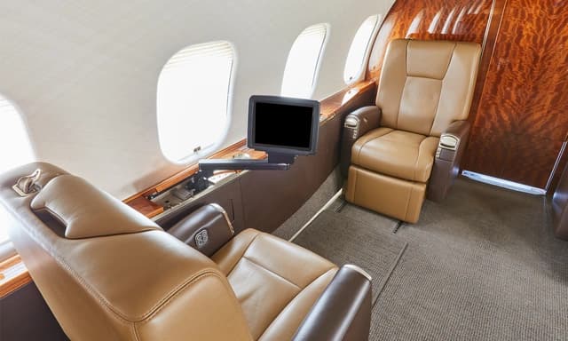 Global 5000 N989DM photo 3