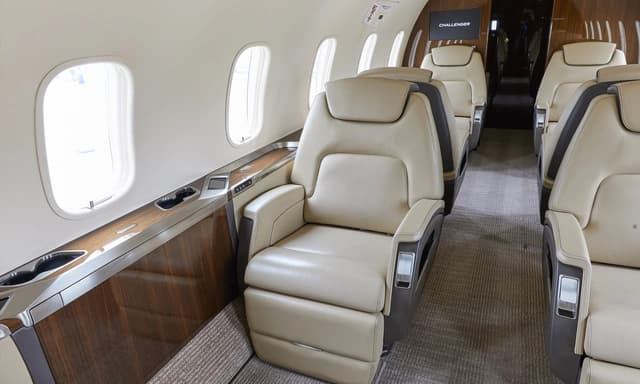 Challenger 350 N631RP photo 5