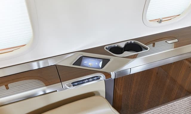 Challenger 350 N631RP photo 6