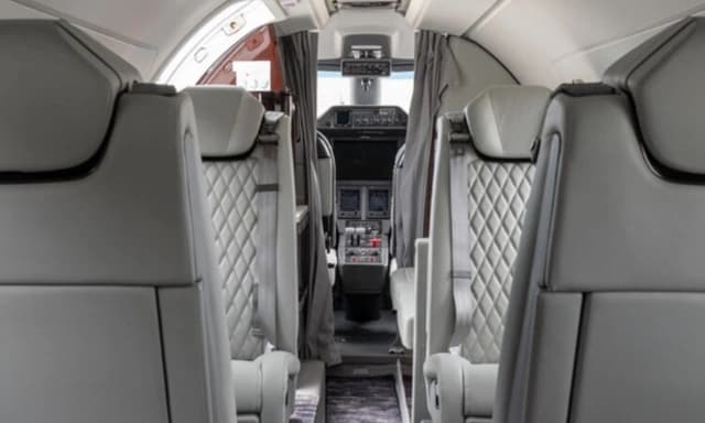 Embraer Phenom 300 N35EA photo 2