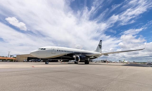 BBJ / Boeing 737-700 N950TR photo 4