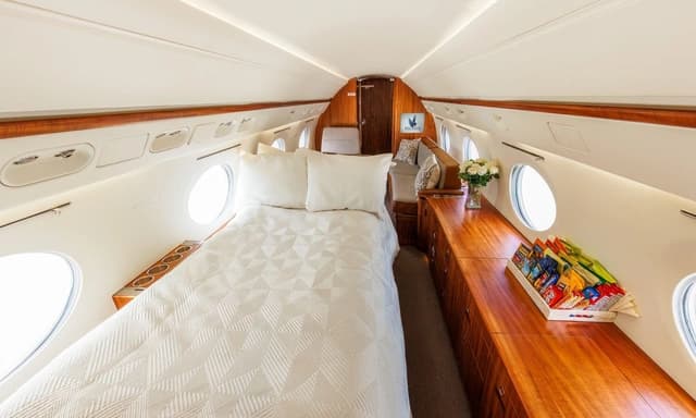 Gulfstream V N889AH photo 5