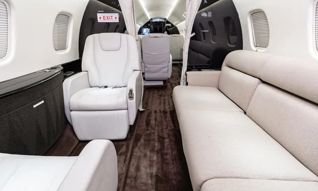 Embraer Legacy 650 N1955J photo 5