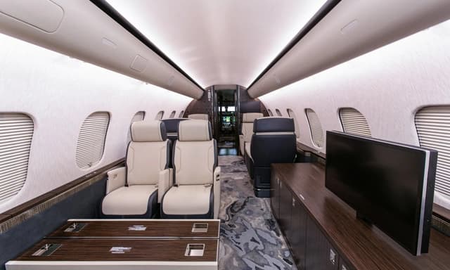 Global 5500 N101UD photo 5