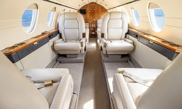Falcon 50 N50XY photo 4