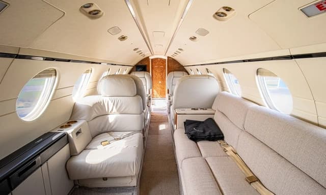 Falcon 50 N50XY photo 5