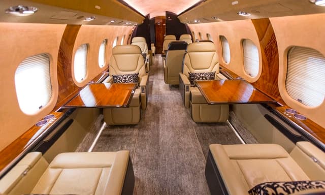 Global Express N989SF photo 2