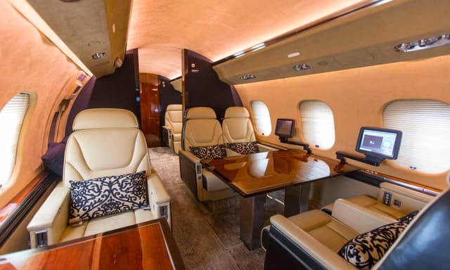Global Express N989SF photo 3