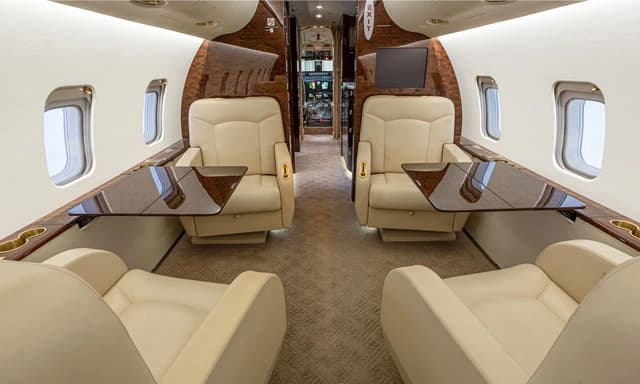 Challenger 850 N100VE photo 4