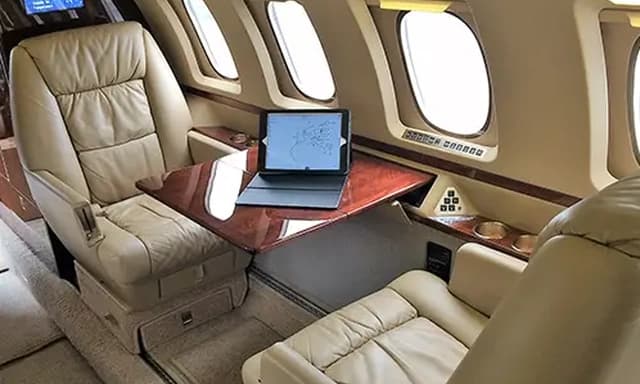 Hawker 1000 N261PA photo 3