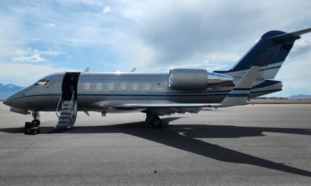 Challenger 604 N408BF