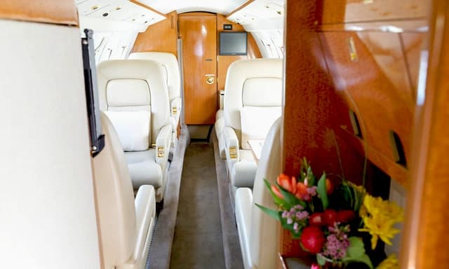 Hawker 700A N26ME photo 4