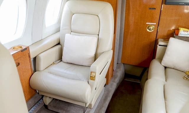 Hawker 700A N26ME photo 2