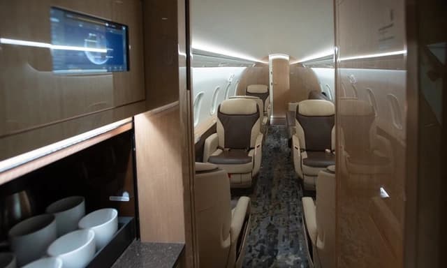 Challenger 3500 N724EH photo 5
