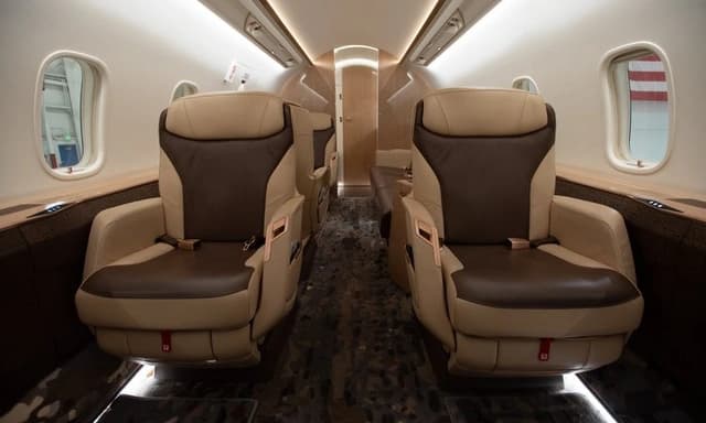 Challenger 3500 N724EH photo 2