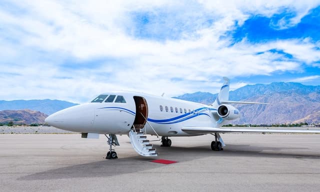 Falcon 2000LXS N905B photo 4