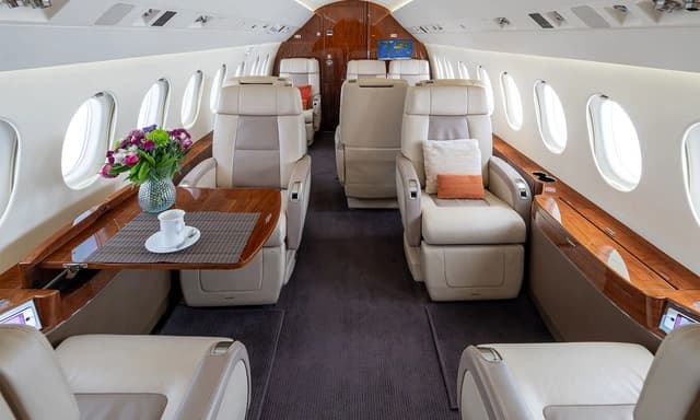 Falcon 2000LXS N905B photo 2