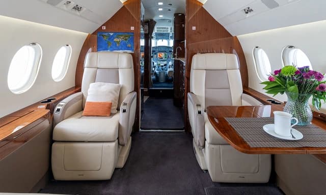 Falcon 2000LXS N905B photo 3