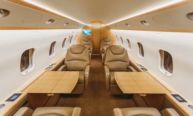 Challenger 300 N283B photo 4