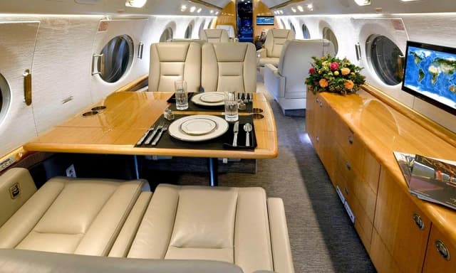 Gulfstream G550 N79RP photo 5