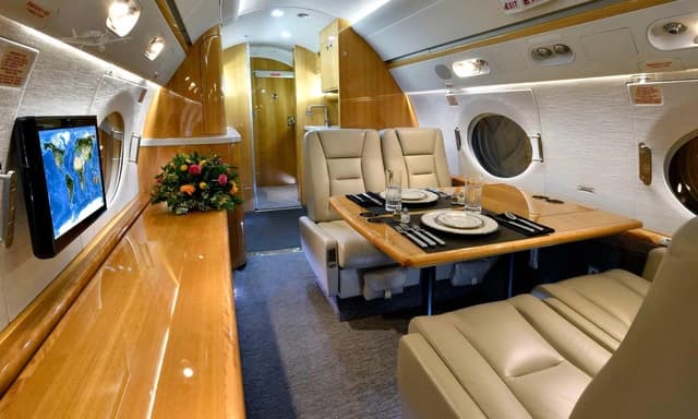Gulfstream G550 N79RP photo 4