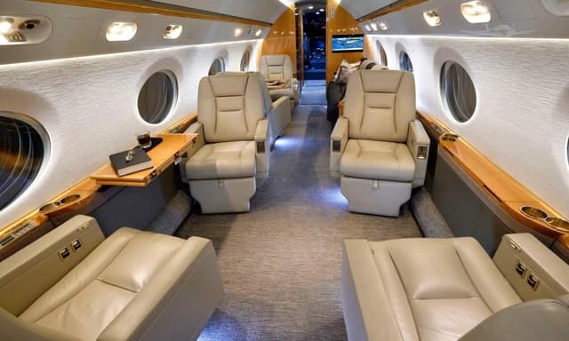 Gulfstream G550 N79RP photo 6
