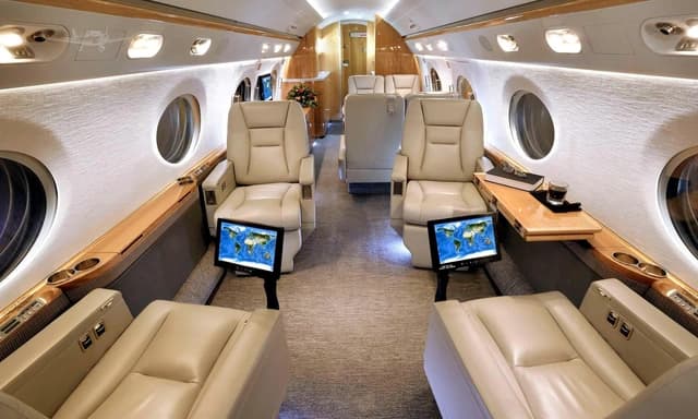 Gulfstream G550 N79RP photo 3