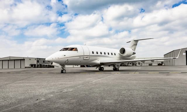 Challenger 604 N556CS photo 4