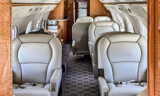 Gulfstream G400 N1066W photo 6