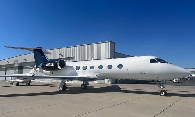 Gulfstream G400 N1066W photo 3