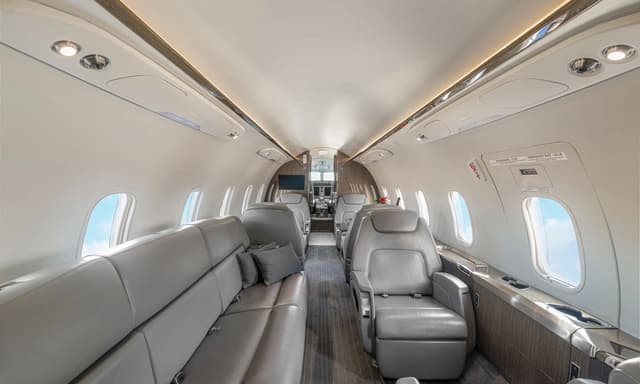 Challenger 350 N350HJ photo 6
