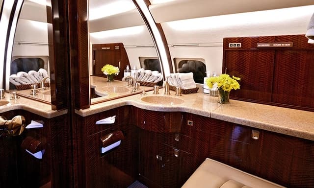 Challenger 601 N807DD photo 3