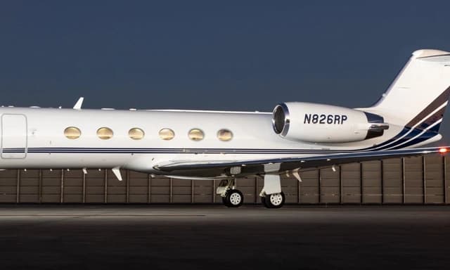 Gulfstream G300 N826RP photo 4
