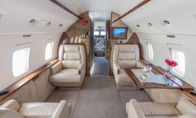 Challenger 601 N843GS photo 2