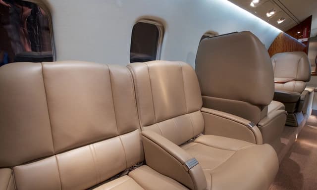Learjet 60 N178MM photo 6